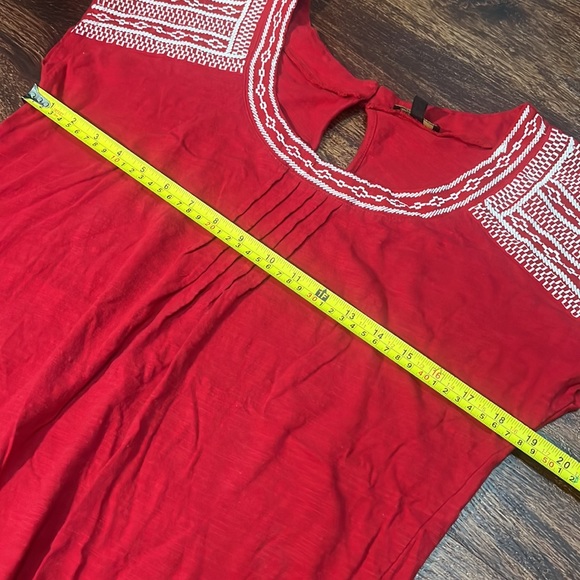 Embroidered Tee - Picture 3 of 9